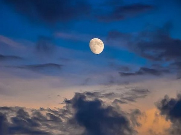 Nằm mơ thấy mặt trăng may hay xui đánh con gì phát tài phát lộc?