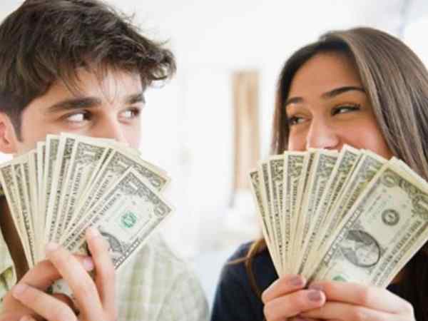 Giấc mơ thấy vợ cho tiền mở lối tài lộc hay vận hạn?