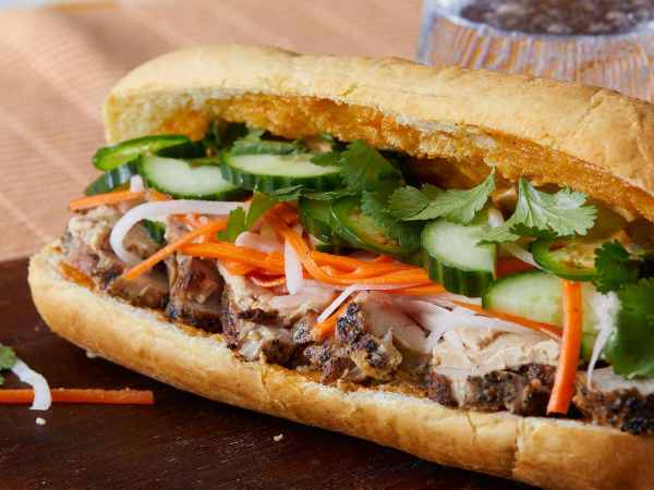 Nằm mơ thấy ăn bánh mì: Tài lộc hay rắc rối sắp đến?