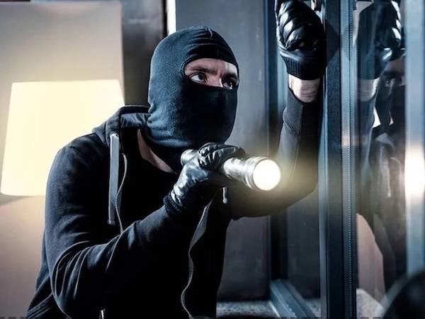 Mơ thấy ăn trộm vào nhà, ăn trộm xe là số mấy may mắn