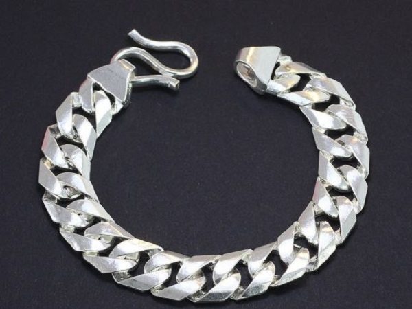 Nằm mơ thấy vòng bạc có ý nghĩa gì?